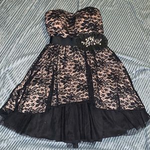 Absolutely gorgeous lace party dress